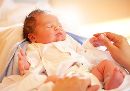 stock-photo-mother-holding-she-s-new-born-baby-s-hand-33120106_front