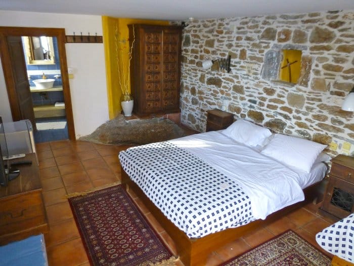 mont Olympe-Chambre-auberge Metaxochori-grece-les boomeuses