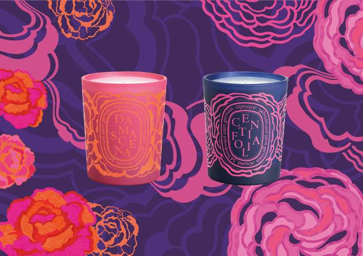 Photo de deux bougies parfumées à la rose sur un tissu violet et rose, à motifs de fleurs, parue dans le magazine les Boomeuses