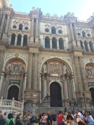 Photo de la cathédrale de Malaga, publiée dans les Boomeuses magazine