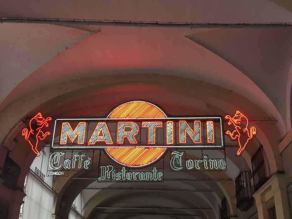 panneau lumineux Martini à Turin, Les Boomeuses