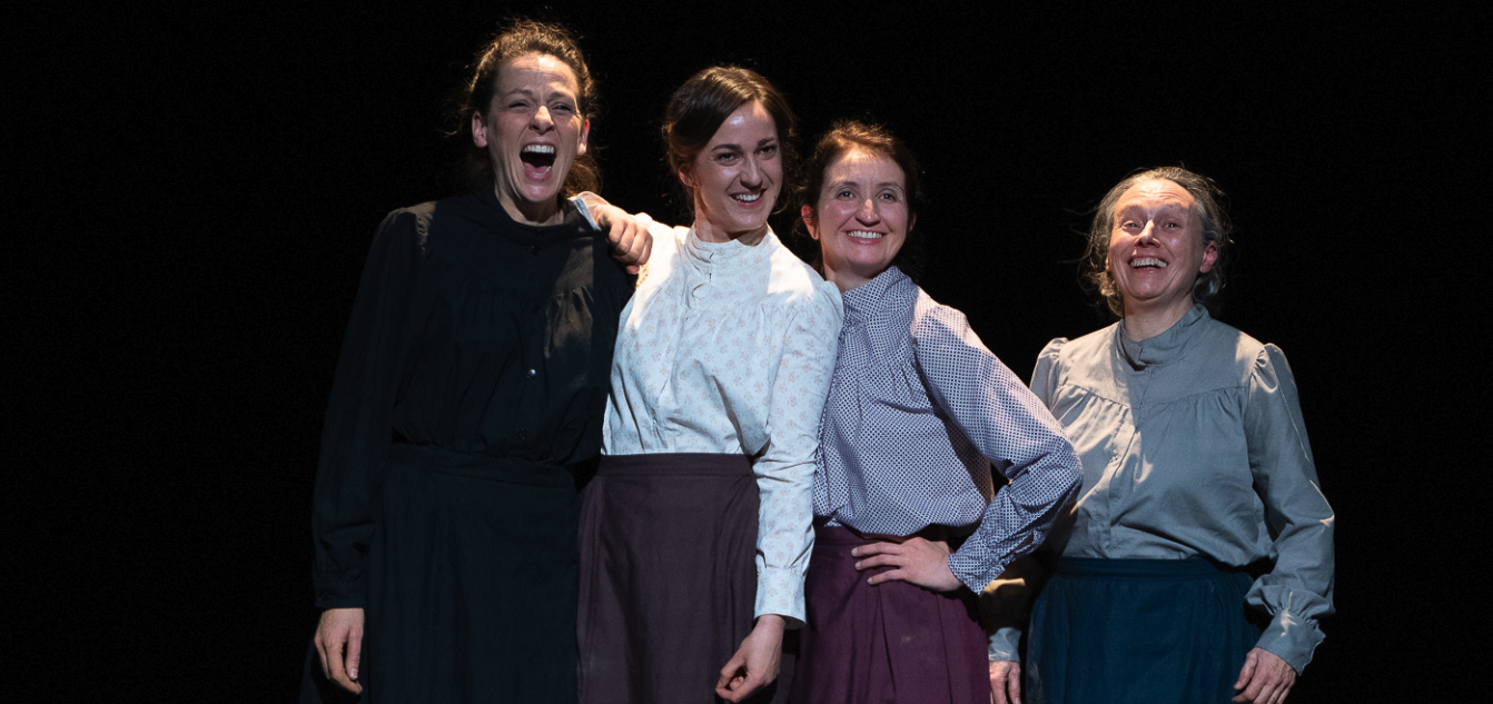 théâtre, les filles aux mains jaunes
